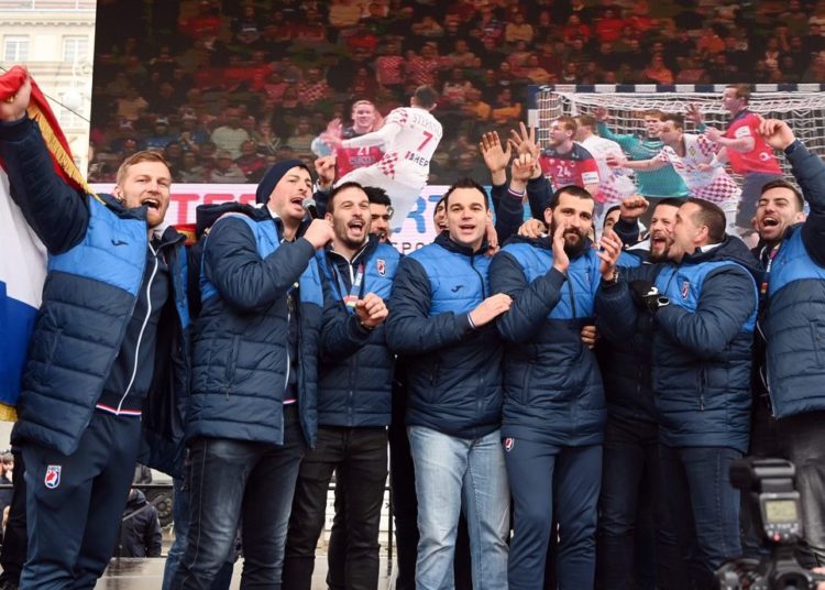 Srebrne rukometaše na Trgu bana Jelačića dočekale tisuće navijača