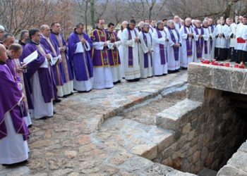 Iz više sela organiziran mimohod vjernika do ratnog skloništa na Širokom Brijegu