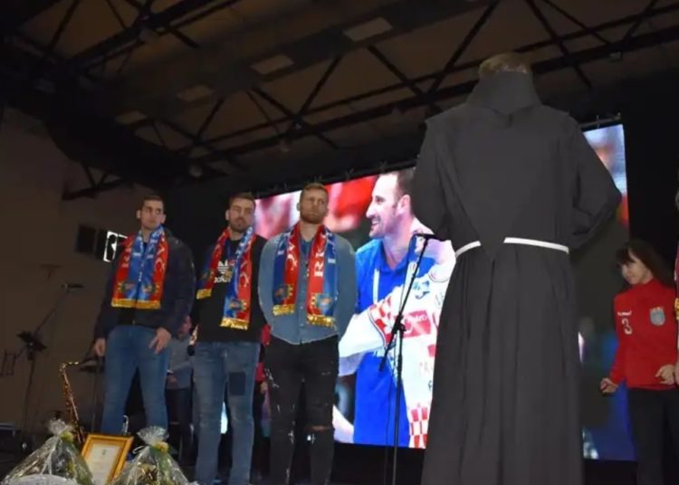 Pogledajte kako je Ljubuški dočekao svoje rukometaše