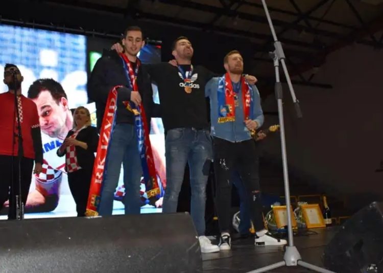 Pogledajte kako je Ljubuški dočekao svoje rukometaše