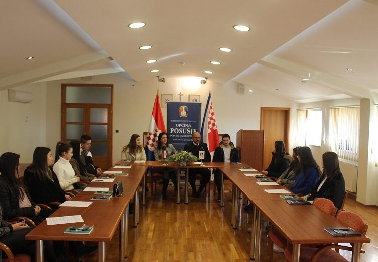Potpisani ugovori o dodjeli stipendija: Općina Posušje stipendirala 27 studenata