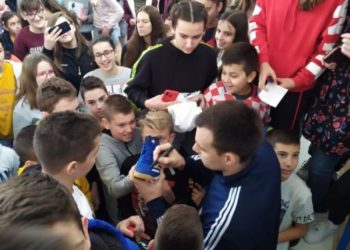 Marino Marić posjetom oduševio učenike škole u Cimu (VIDEO)