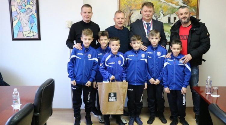 Mladi nogometaši NK Široki Brijeg na prijemu kod predsjednika Vlade ŽZH