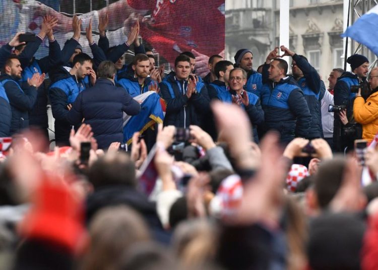 Srebrne rukometaše na Trgu bana Jelačića dočekale tisuće navijača