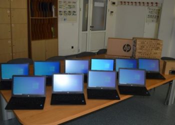 Grad Mostar donirao računarsku opremu za četiri osnovne škole