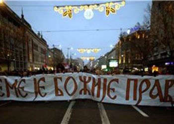 U Podgorici tisuće prosvjeduju protiv crnogorskog zakona o vjerskim zajednicama