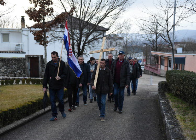 Iz Mokrog i Crnih Lokava održan mimohod sjećanja na pobijene širokobriješke franjevce i puk