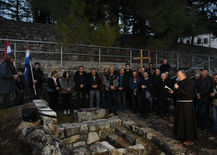 Iz Mokrog i Crnih Lokava održan mimohod sjećanja na pobijene širokobriješke franjevce i puk