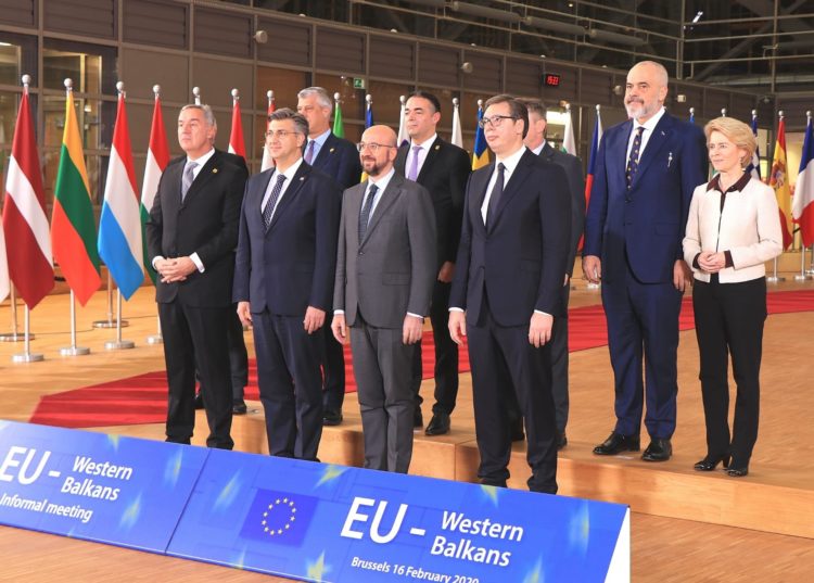 Političko Sarajevo na nogama! A gdje je Sejdo na slici?