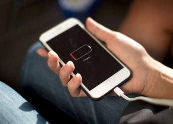 Hoće li u budućnosti pametni telefoni ponovno imati zamjenjive baterije?