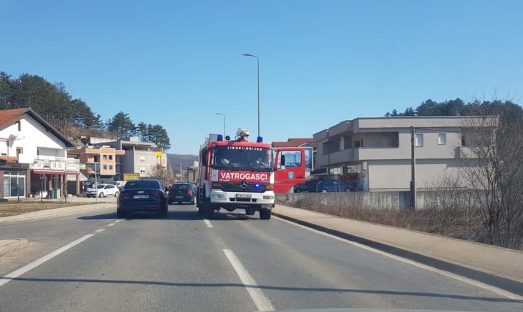 Široki Brijeg: Vatrogasci na Trnu gase požar