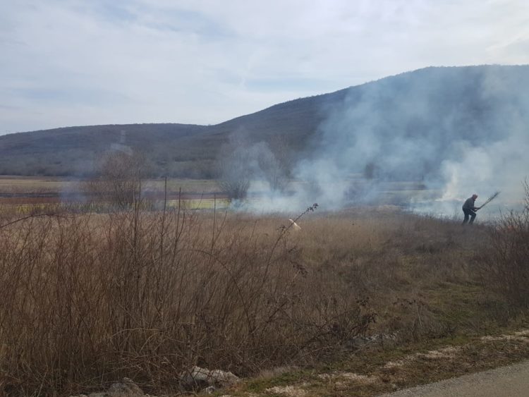 Požar: Vatra na polju u Turčinovićima izmaknula kontroli