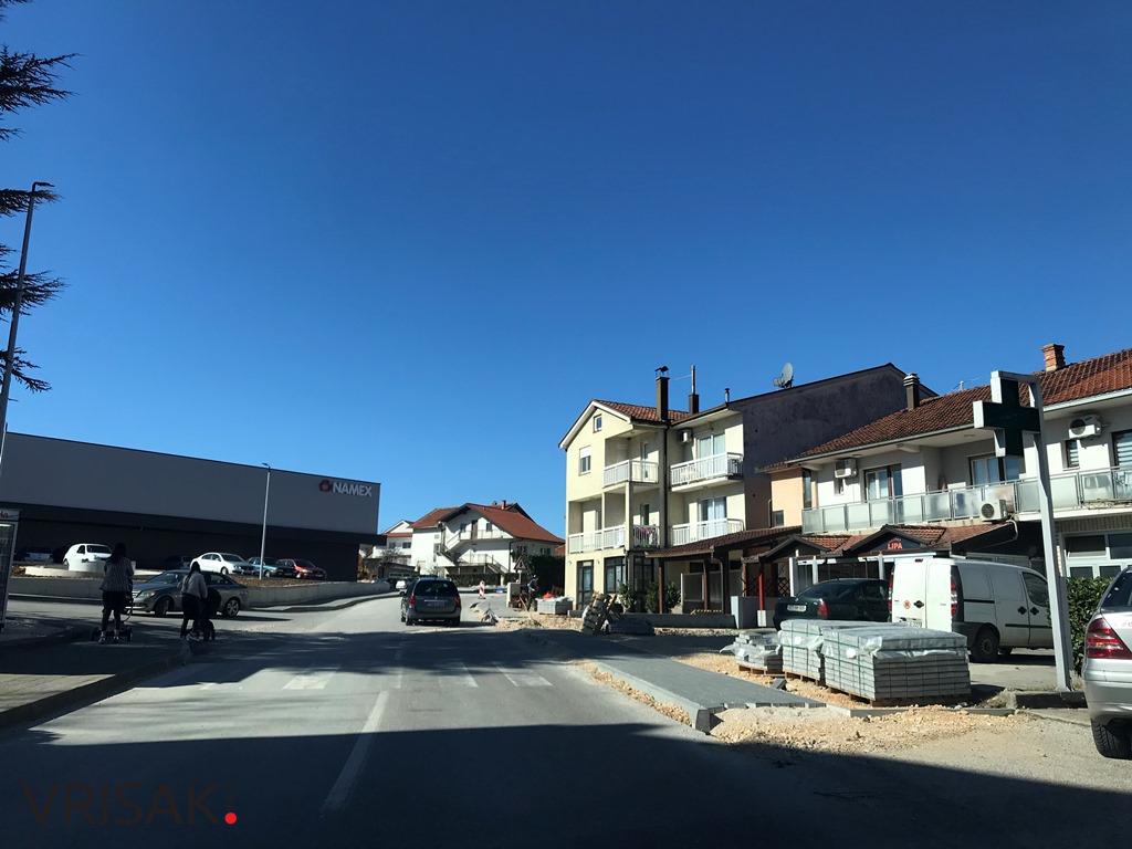 Široki Brijeg: Radovi na kružnom toku i nogostupima, parking završen!