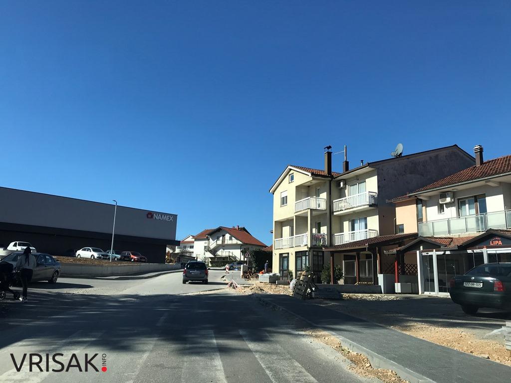 Široki Brijeg: Radovi na kružnom toku i nogostupima, parking završen!