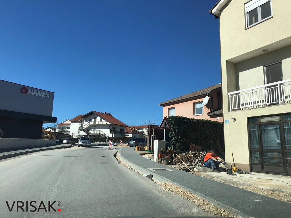 Široki Brijeg: Radovi na kružnom toku i nogostupima, parking završen!