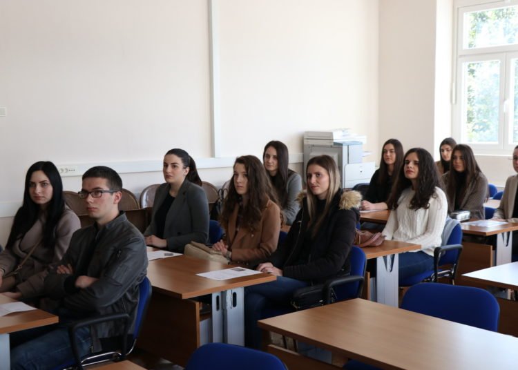 Gradonačelnik Kraljević potpisao ugovore s dobitnicima studentskih stipendija