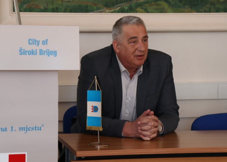 Gradonačelnik Kraljević potpisao ugovore s dobitnicima studentskih stipendija