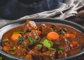 Najlakši recept za gulaš! Idealno jelo za sunčane i kišne dane