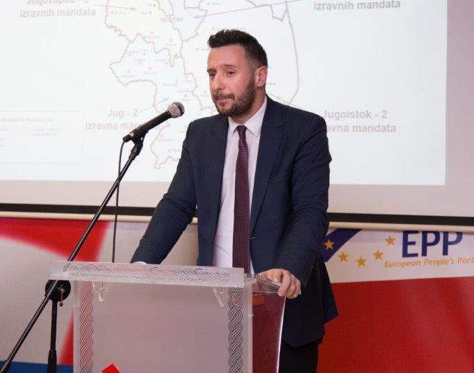 Okrugli stol “Izborna pravila za Grad Mostar” privukao veliki broj građana