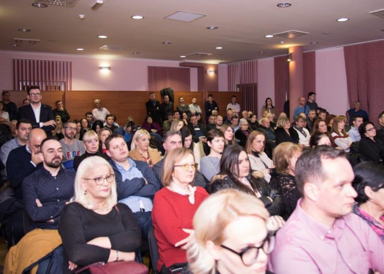 Okrugli stol “Izborna pravila za Grad Mostar” privukao veliki broj građana