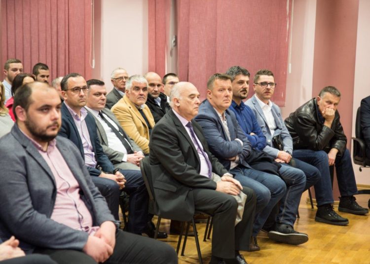 Okrugli stol “Izborna pravila za Grad Mostar” privukao veliki broj građana