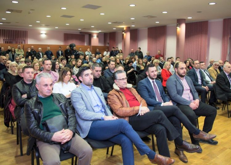 Okrugli stol “Izborna pravila za Grad Mostar” privukao veliki broj građana