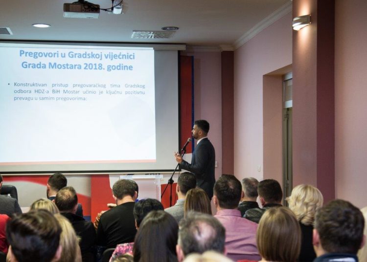 Okrugli stol “Izborna pravila za Grad Mostar” privukao veliki broj građana