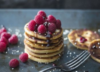 Recept za fine palačinke pune proteina koje se lako okreću u tavi