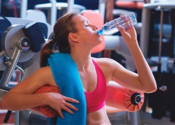 Voda ili sportska pića: Što je bolje piti tijekom vježbanja?