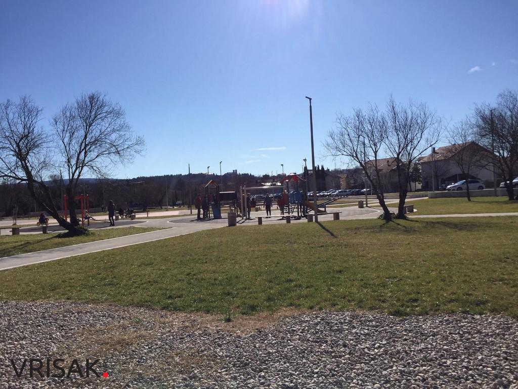 Sunčana subota izmamila Širokobriježane u šetnju