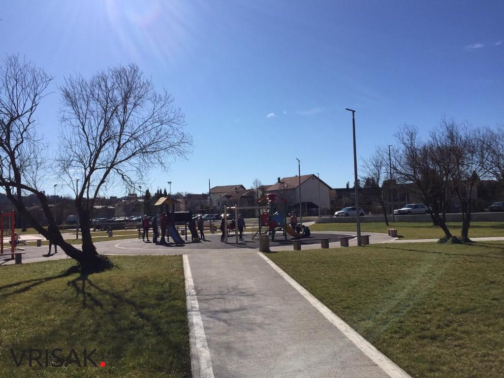 Sunčana subota izmamila Širokobriježane u šetnju