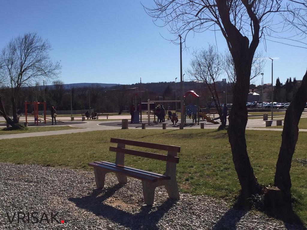 Sunčana subota izmamila Širokobriježane u šetnju