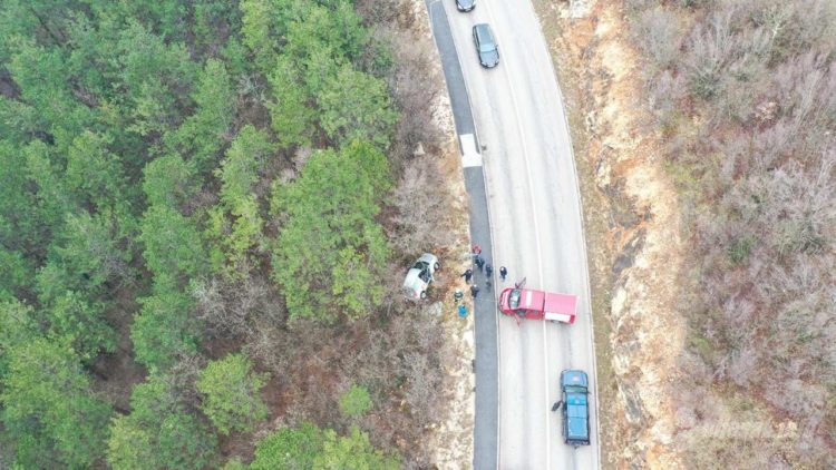 Široki Brijeg: Vozačica na rubu provalije