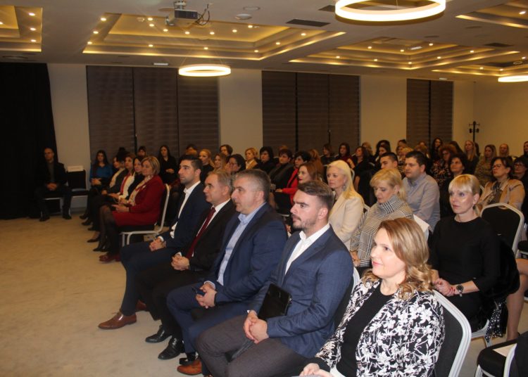 Udruga Prsten od velike važnosti za međusobno povezivanje i pomaganje Hrvata