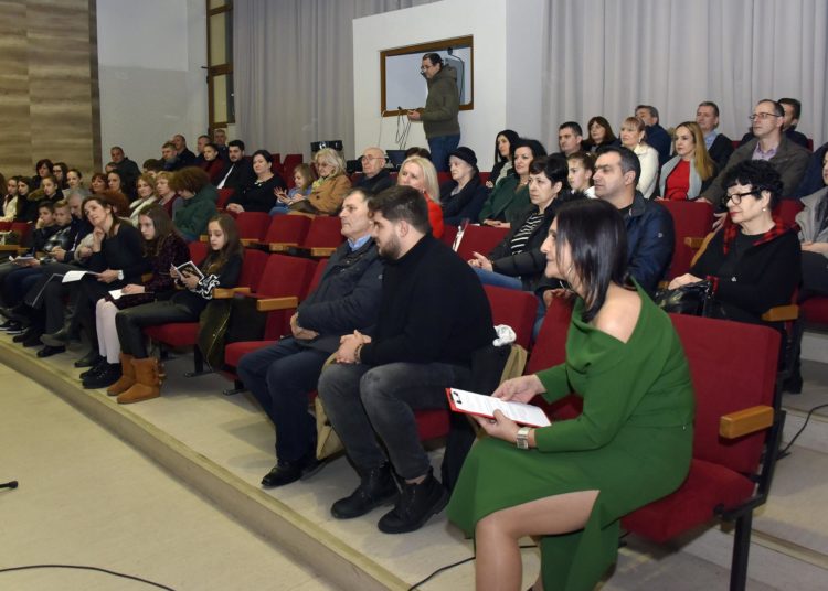 Širokobriježanka Renata Naletilić u Mostaru predstavila zbirku pjesama ‘U gradu narcisa’