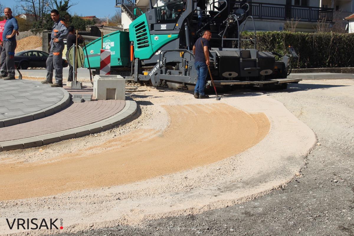 Široki Brijeg: Asfaltiran prometni rotor prema “Maloj školi”