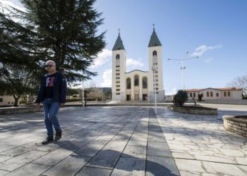 Reportaža iz sablasno pustog Međugorja: U svetištu šačica Talijana, poduzetnici ogorčeni ‘pompom’ oko virusa kažu da je i u ratu bilo više gostiju