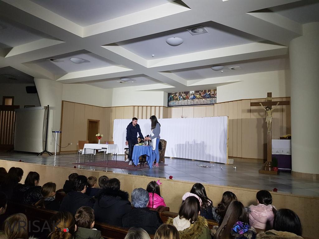 Širokobriješki framaši oduševili publiku u Posušju s predstavom “Pomozi mi disati”