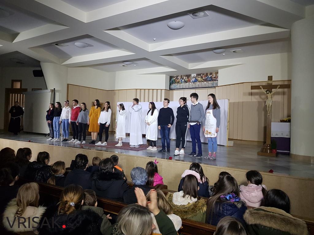 Širokobriješki framaši oduševili publiku u Posušju s predstavom “Pomozi mi disati”