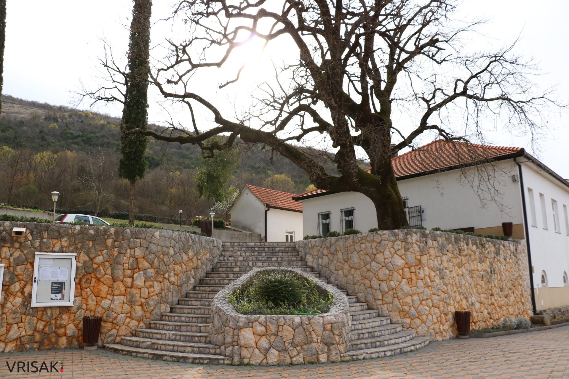 Župa Ružići – najstarija župa u općini Grude čiji predivni okoliš stoljećima uređuju župnici i vrijedni župljani