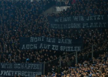 Urnebesna poruka navijača Schalkea: Duhovito se osvrnuli na žestoki sukob u njemačkom nogometu