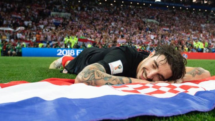 U nedjelju u 20 sati iziđite na svoje balkone i prozore i zapjevajte “Moja domovina”!