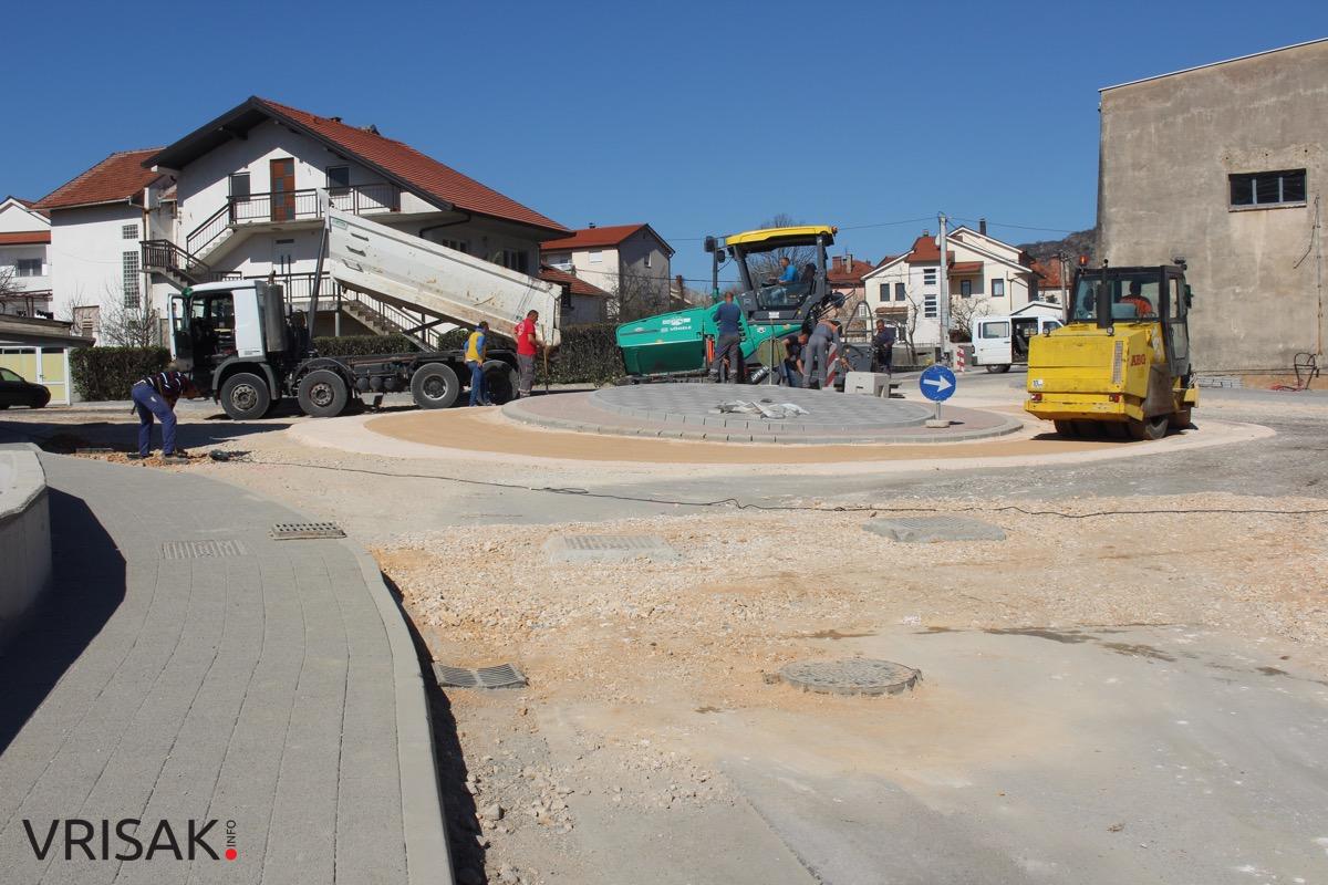 Široki Brijeg: Asfaltiran prometni rotor prema “Maloj školi”