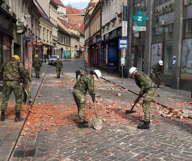 Vojska na ulicama Zagreba; BBB pomogli premjestiti tek rođenu djecu