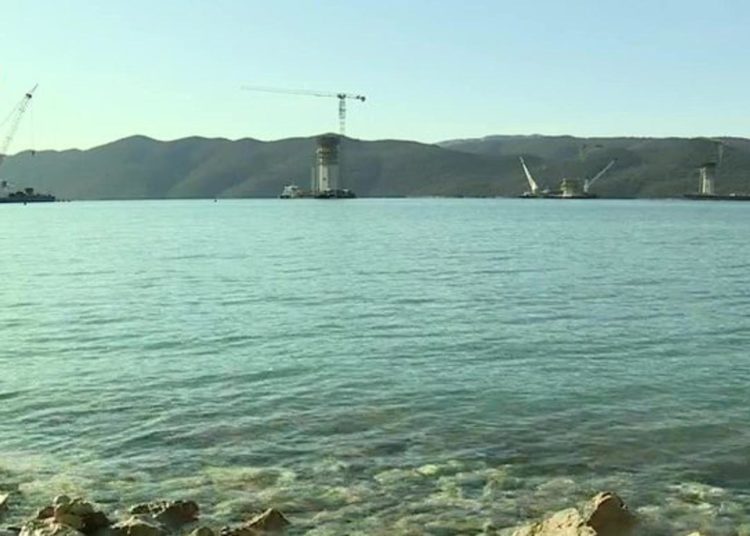 Kineski radnici na Pelješkom mostu ne posustaju, počinje montaža prve rasponske konstrukcije