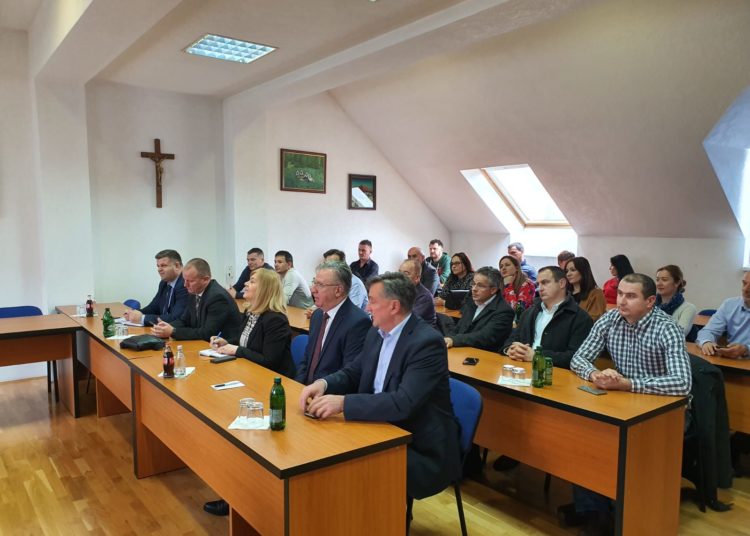 Čović na Kupresu sa stranačkim odborom razgovarao o planiranim aktivnostima