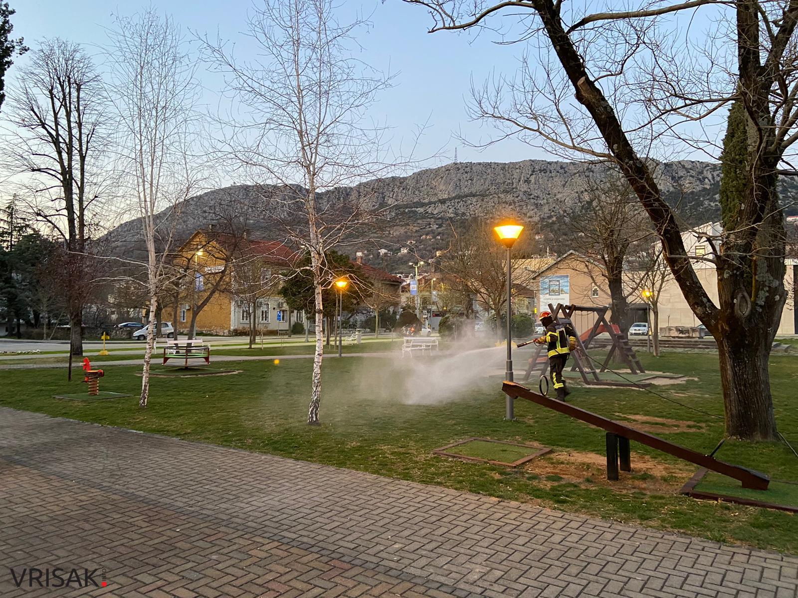 Vatrogasci u Ljubuškom oprali javne površine