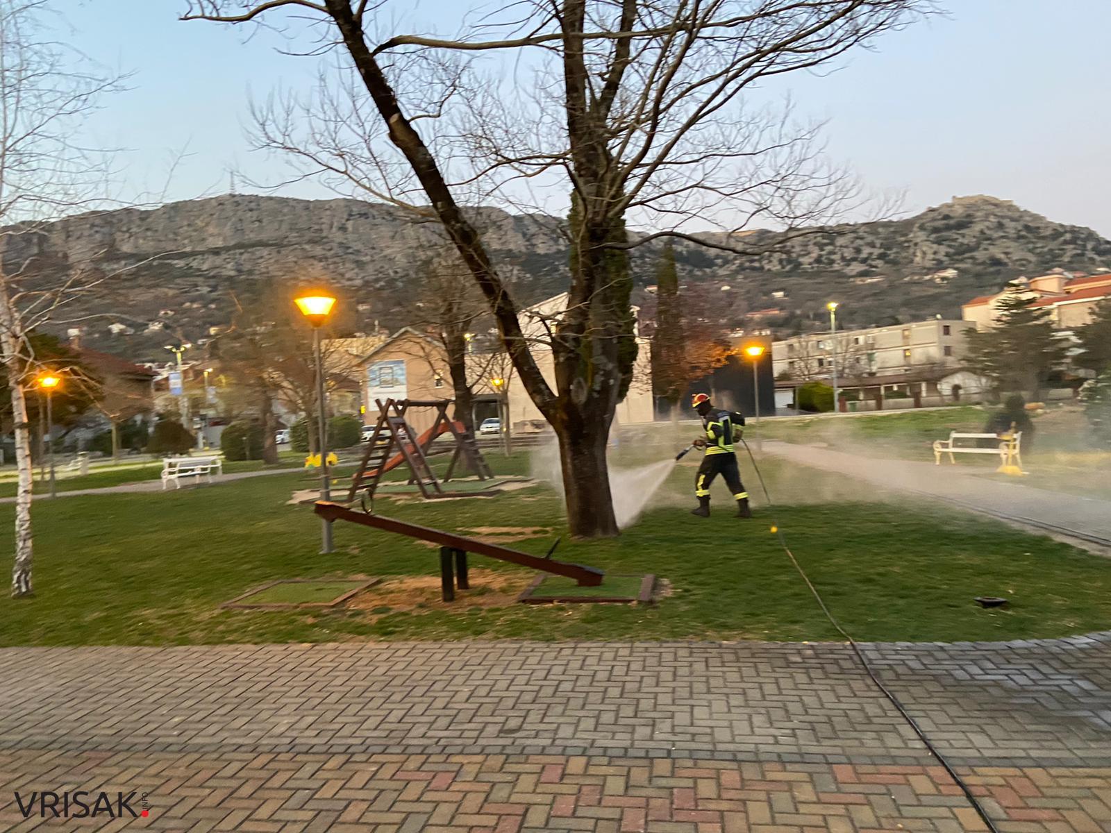 Vatrogasci u Ljubuškom oprali javne površine