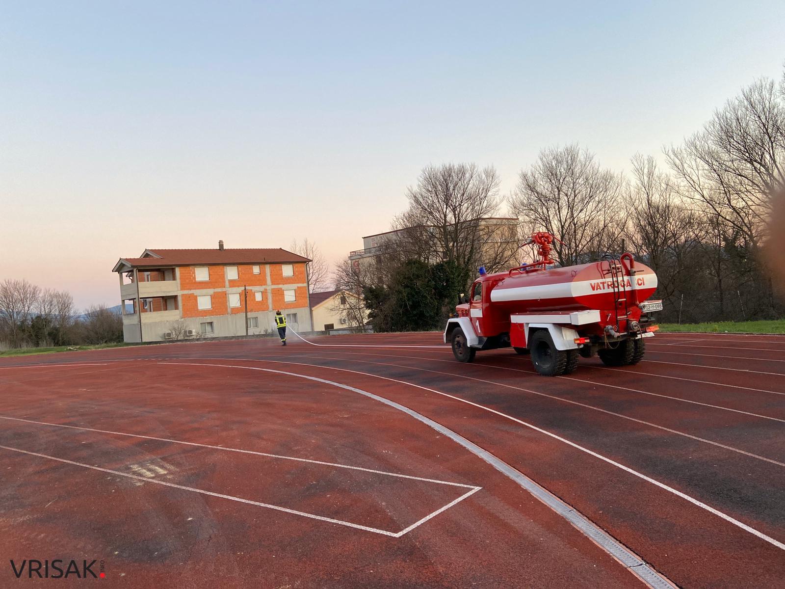 Vatrogasci u Ljubuškom oprali javne površine