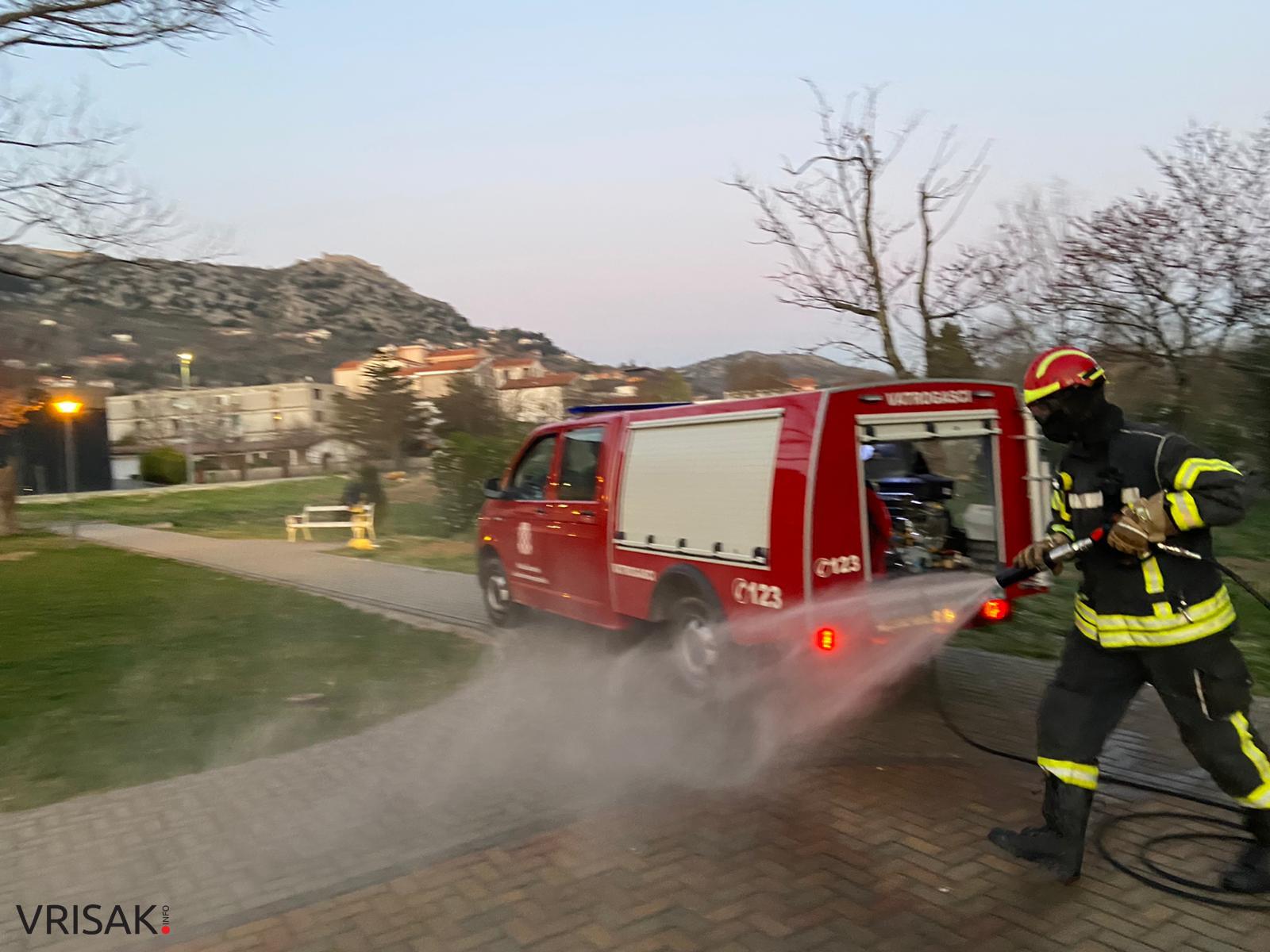 Vatrogasci u Ljubuškom oprali javne površine